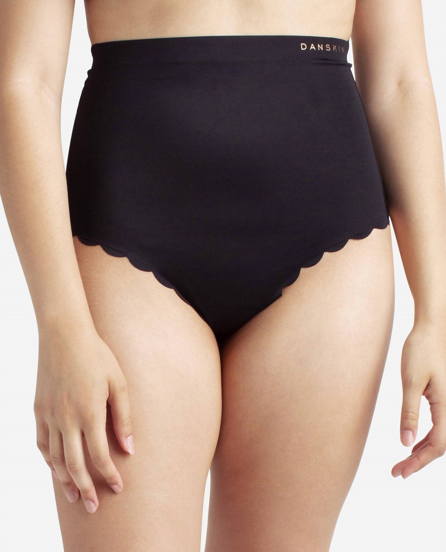 Комплект из 2 утягивающих стрингов Laser с фестончатым краем черного и норкового цветов Danskin
Комплект из 2 утягивающих стрингов Laser с фестончатым краем черного и норкового цветов Danskin