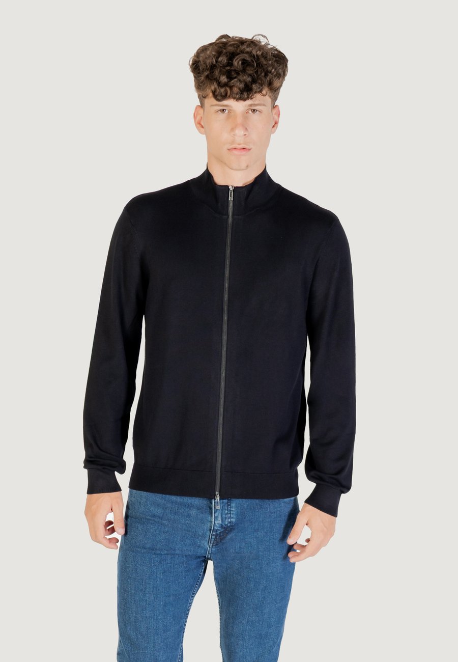 Толстовка Armani Exchange Zip-up sweatshirt, Dark-Blue/Dark Blue
Толстовка Armani Exchange Zip-up sweatshirt, Dark-Blue/Dark Blue