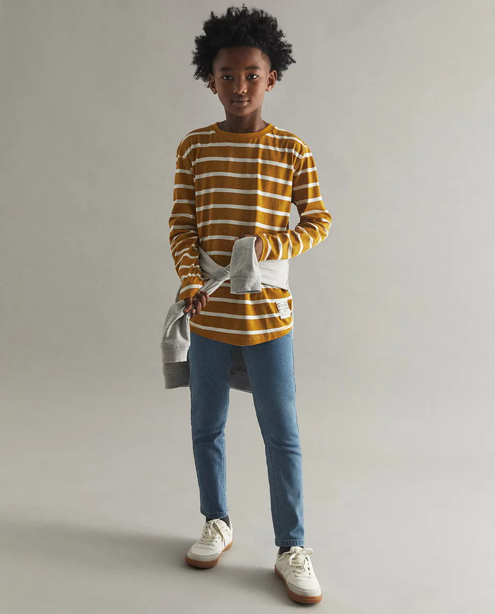 Базовая футболка в полоску Sfera, горчичный
Базовая футболка в полоску Sfera, горчичный