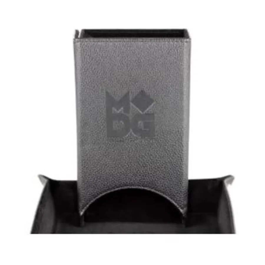 Складная башня для игральных костей - кожа, черный, Dice Trays & Accessories (Metallic Dice Games)
Складная башня для игральных костей - кожа, черный, Dice Trays & Accessories (Metallic Dice Games)