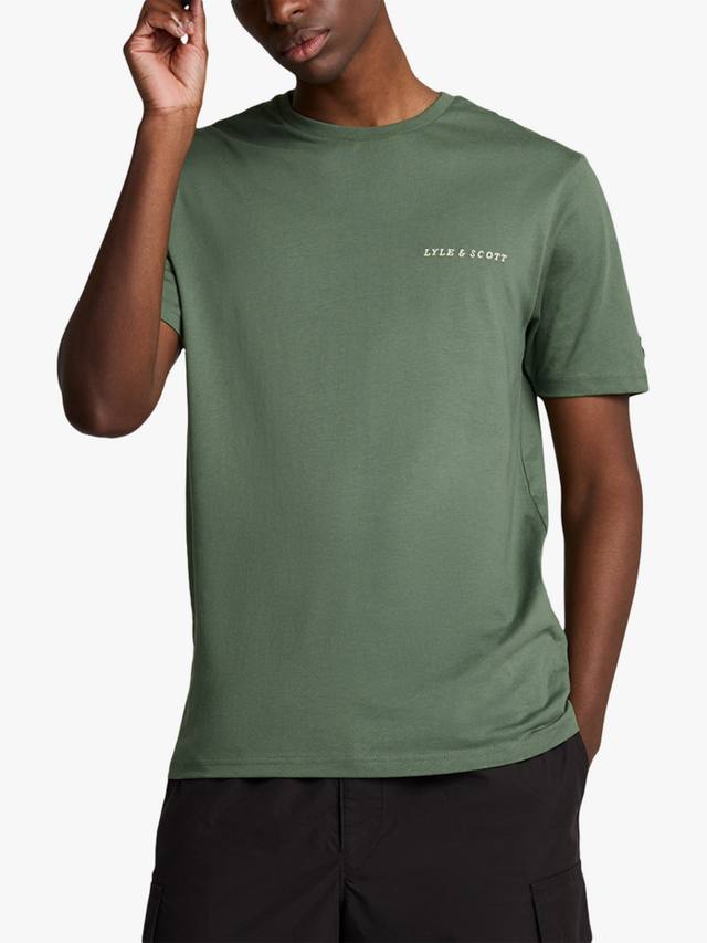 Хлопчатобумажная футболка обычного кроя с коротким рукавом и вышитым логотипом Lyle & Scott, цвет Duck Green/Cove
Хлопчатобумажная футболка обычного кроя с коротким рукавом и вышитым логотипом Lyle & Scott, цвет Duck Green/Cove