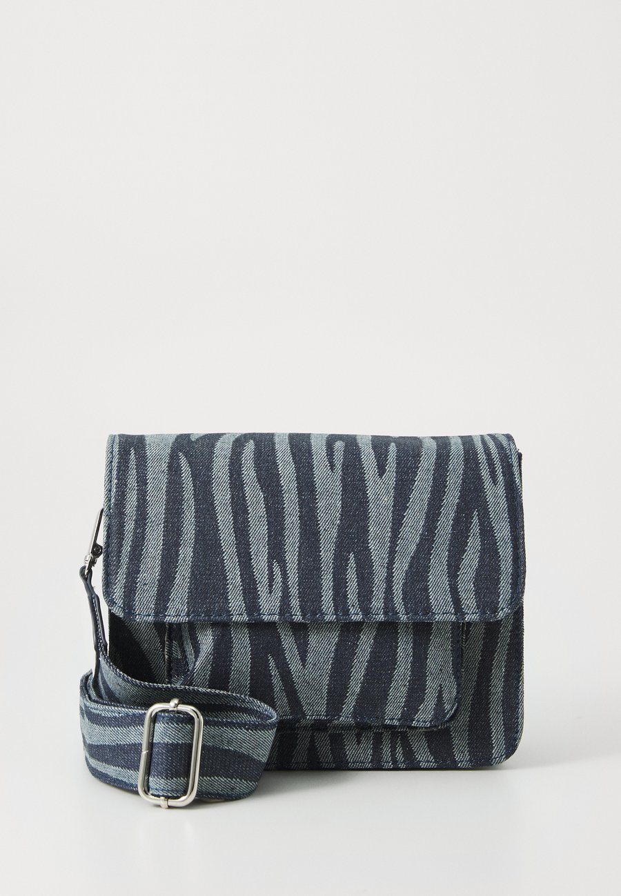 Сумка кросс-боди HVISK CAYMAN POCKET, Navy/Blue Denim
Сумка кросс-боди HVISK CAYMAN POCKET, Navy/Blue Denim