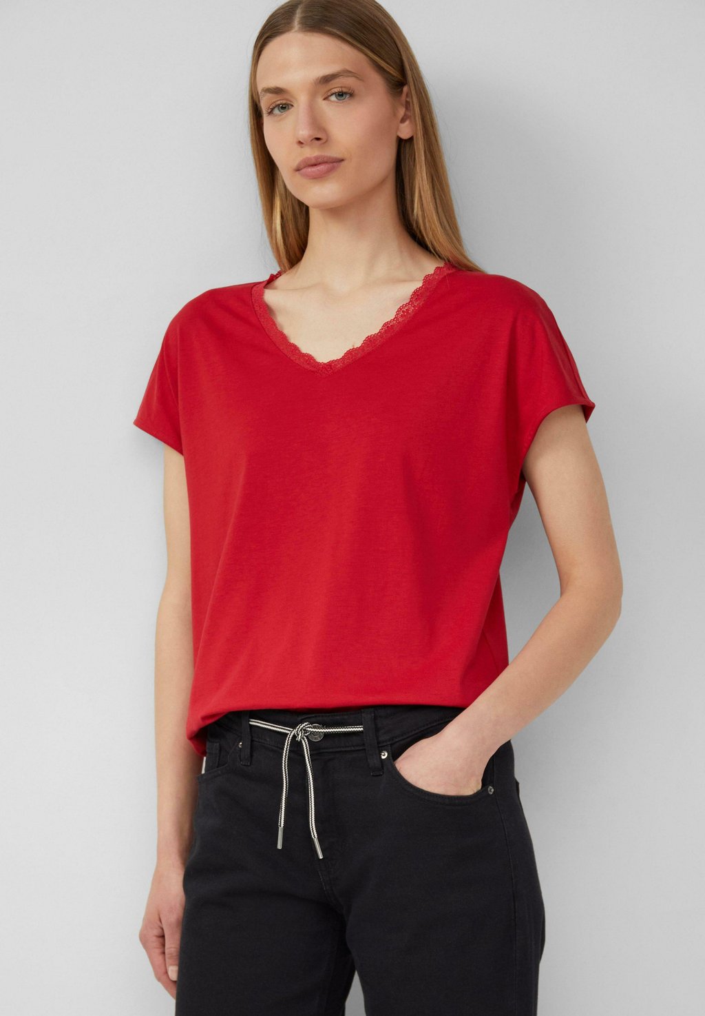 Базовая футболка MIT SPITZE AUS MODALMIX s.Oliver, красный
Базовая футболка MIT SPITZE AUS MODALMIX s.Oliver, красный