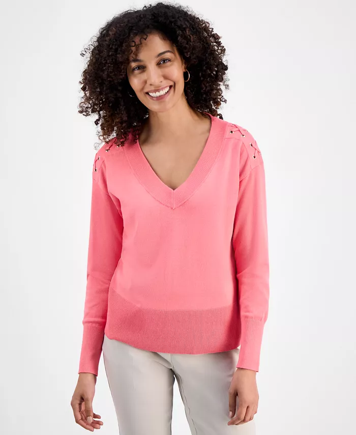 Миниатюрный свитер со шнуровкой на плечах и V-образным вырезом JM Collection, розовый
Миниатюрный свитер со шнуровкой на плечах и V-образным вырезом JM Collection, розовый