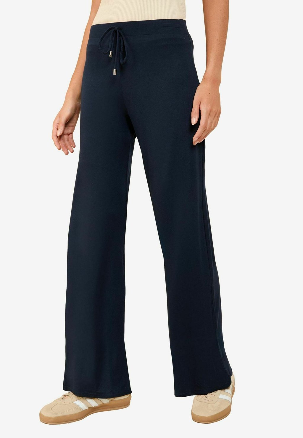 Спортивные штаны REGULAR FIT - WIDE LEG Friends Like These, синий
Спортивные штаны REGULAR FIT - WIDE LEG Friends Like These, синий