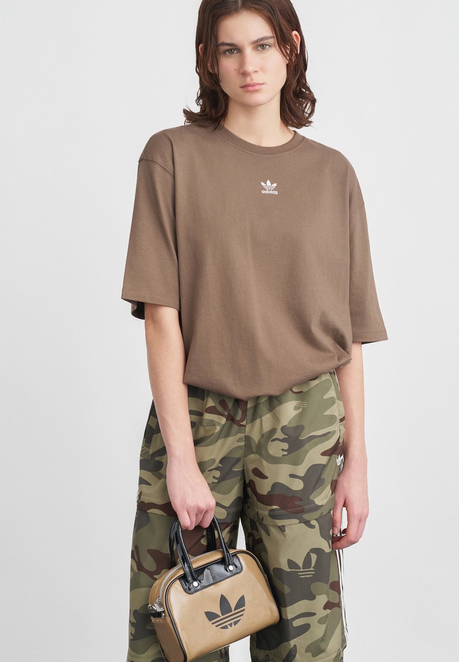 Футболка Adidas Originals TEE, Earth Strata/Brown, Коричневый, Футболка Adidas Originals TEE, Earth Strata/Brown
Футболка Adidas Originals TEE, Earth Strata/Brown, Коричневый, Футболка Adidas Originals TEE, Earth Strata/Brown