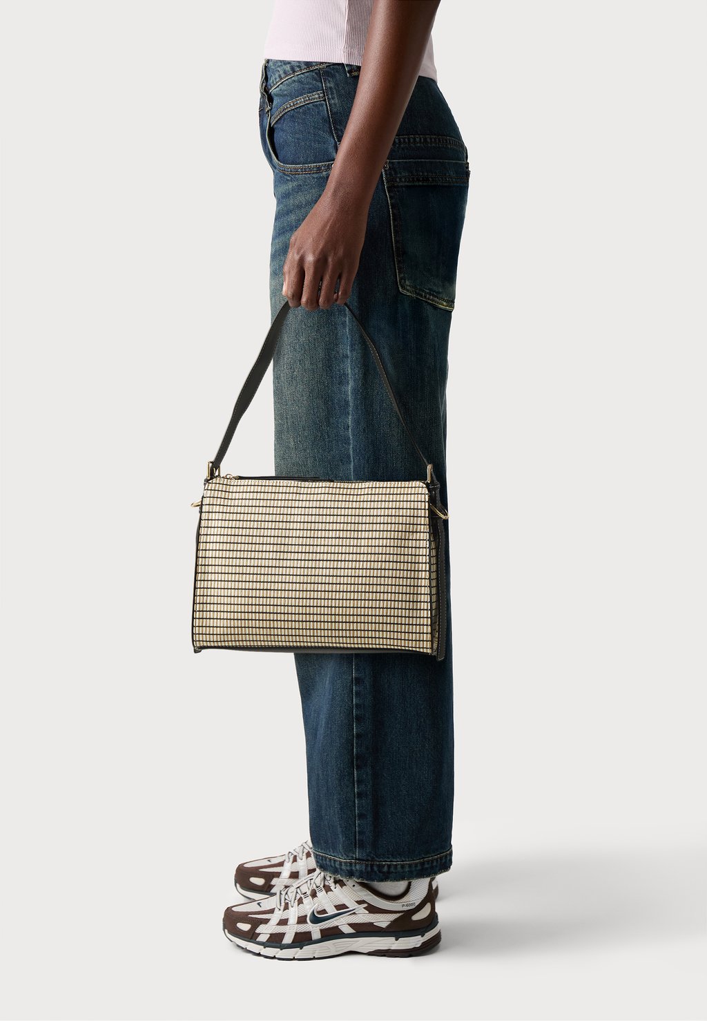 Сумка через плечо CROSSBODY BAG HARRISON PARFOIS, черный
Сумка через плечо CROSSBODY BAG HARRISON PARFOIS, черный