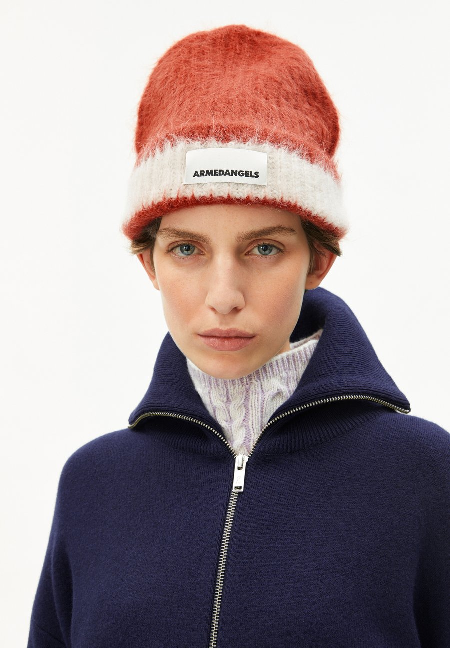 Шапка ARMEDANGELS JUPILAA STRIPED UN-WASTED , Emergency Red/Oatmilk/Red
Шапка ARMEDANGELS JUPILAA STRIPED UN-WASTED , Emergency Red/Oatmilk/Red
