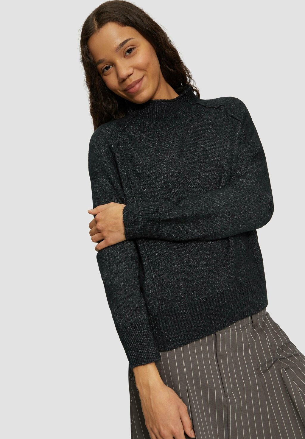 Джемпер MELIERTER MIT STEHKRAGEN s.Oliver, черный 
Джемпер MELIERTER MIT STEHKRAGEN s.Oliver, черный