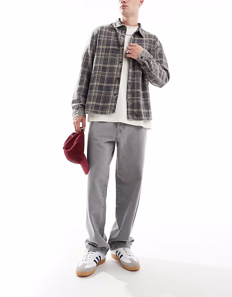 Джинсы & SONS свободного кроя с эффектом потертости серого цвета Only & Sons
Джинсы & SONS свободного кроя с эффектом потертости серого цвета Only & Sons