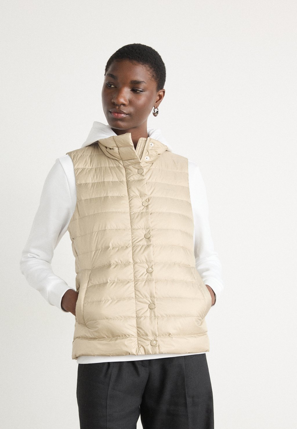 Жилет GANT, бежевый
Жилет GANT, бежевый