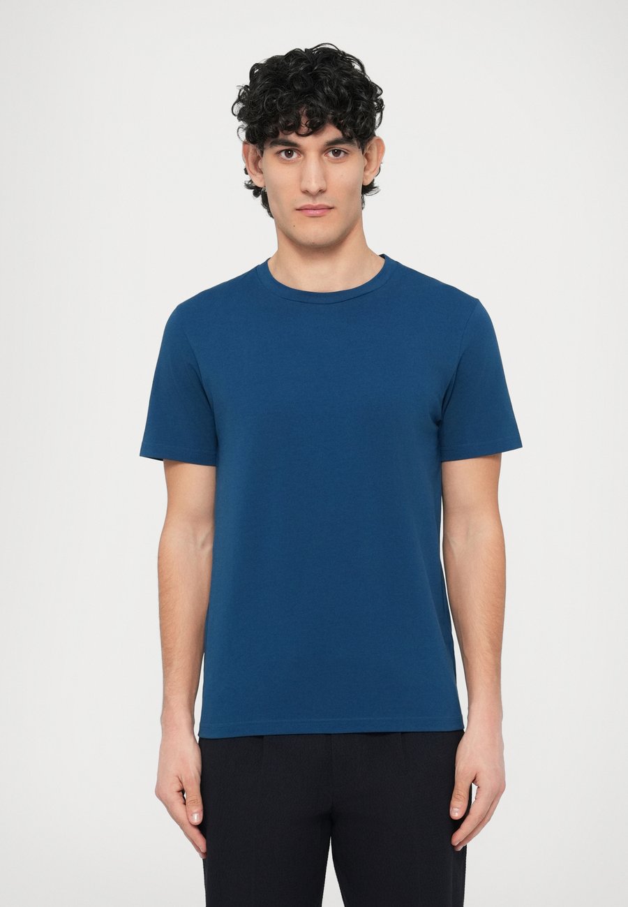 Футболка Filippa K TEE, Night Teal/Teal
Футболка Filippa K TEE, Night Teal/Teal
