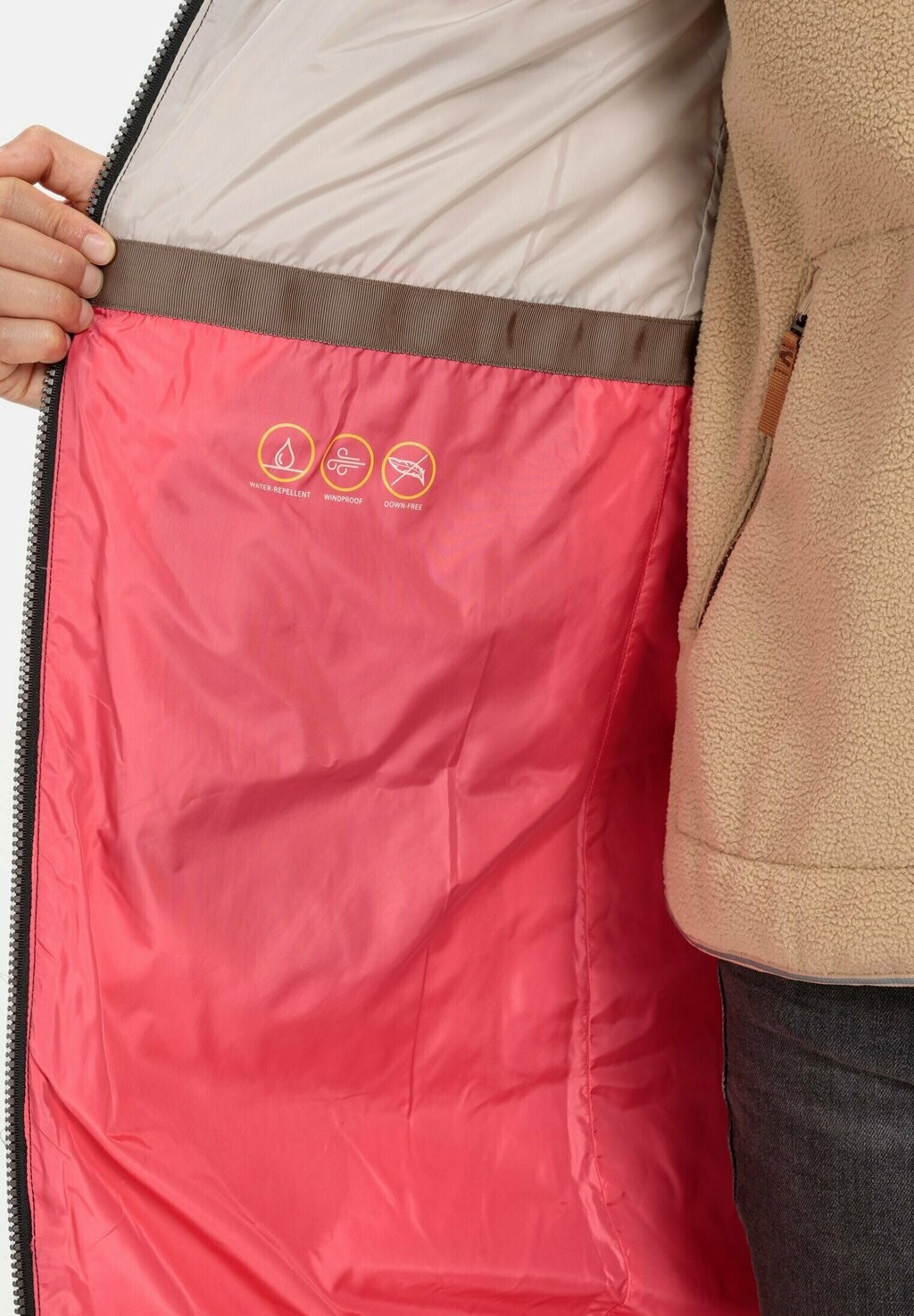 Зимнее пальто LANGER MIT GEFÜTTERTER KAPUZE camel active, черный
Зимнее пальто LANGER MIT GEFÜTTERTER KAPUZE camel active, черный