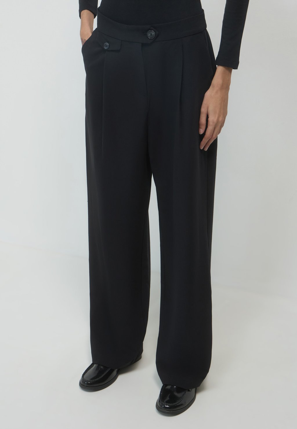 Брюки CON TASCHINO Calliope, черный
Брюки CON TASCHINO Calliope, черный