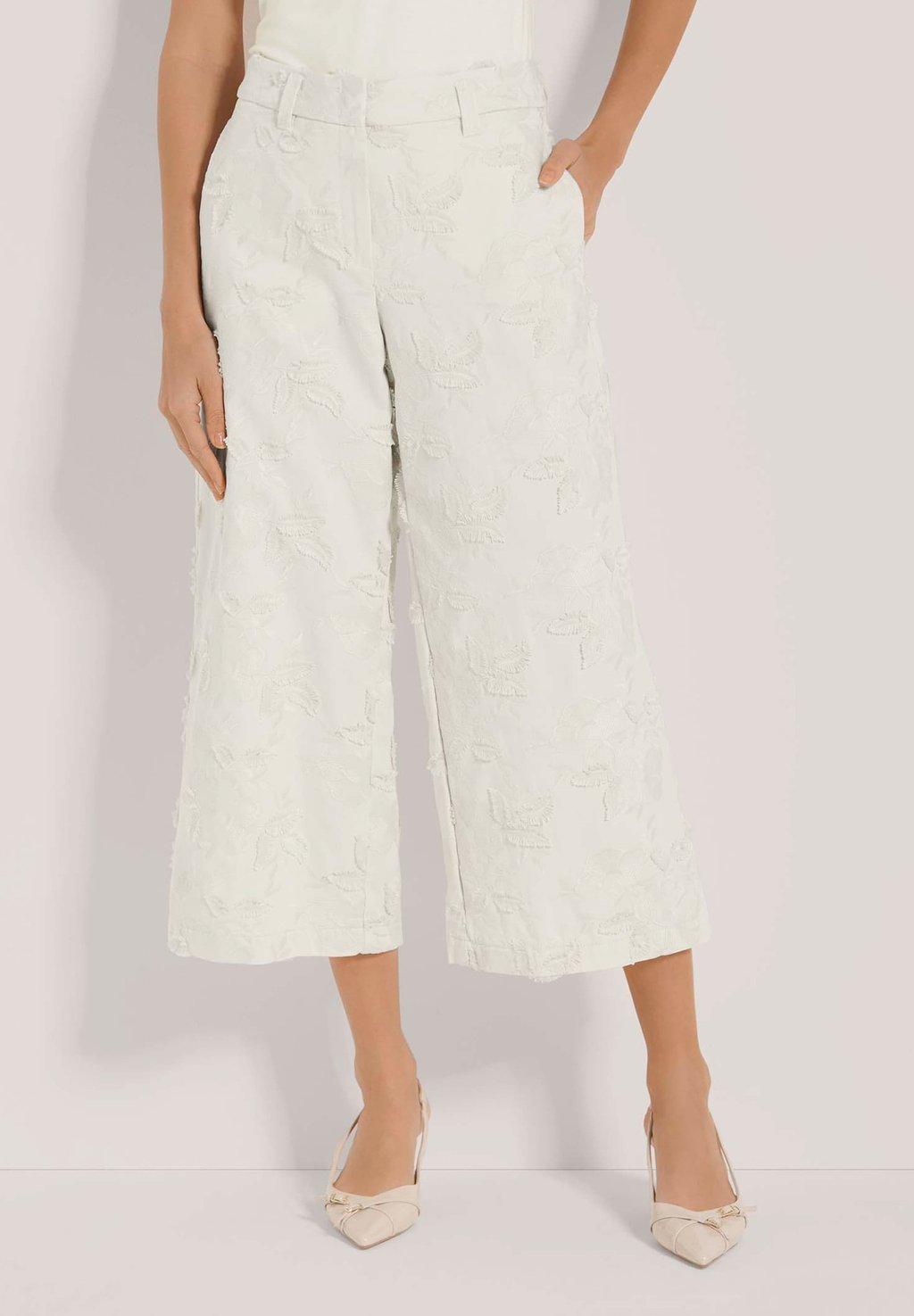 Брюки WEITE MIT STICKEREI MADELEINE, белый
Брюки WEITE MIT STICKEREI MADELEINE, белый