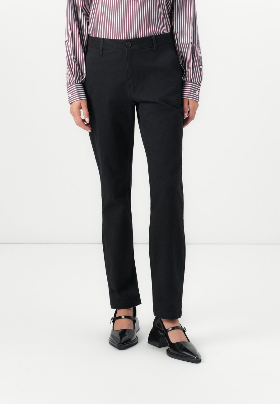 Брюки DOCKERS WEEKEND CHINO SLIM ANKLE, Beautiful Black/Black
Брюки DOCKERS WEEKEND CHINO SLIM ANKLE, Beautiful Black/Black