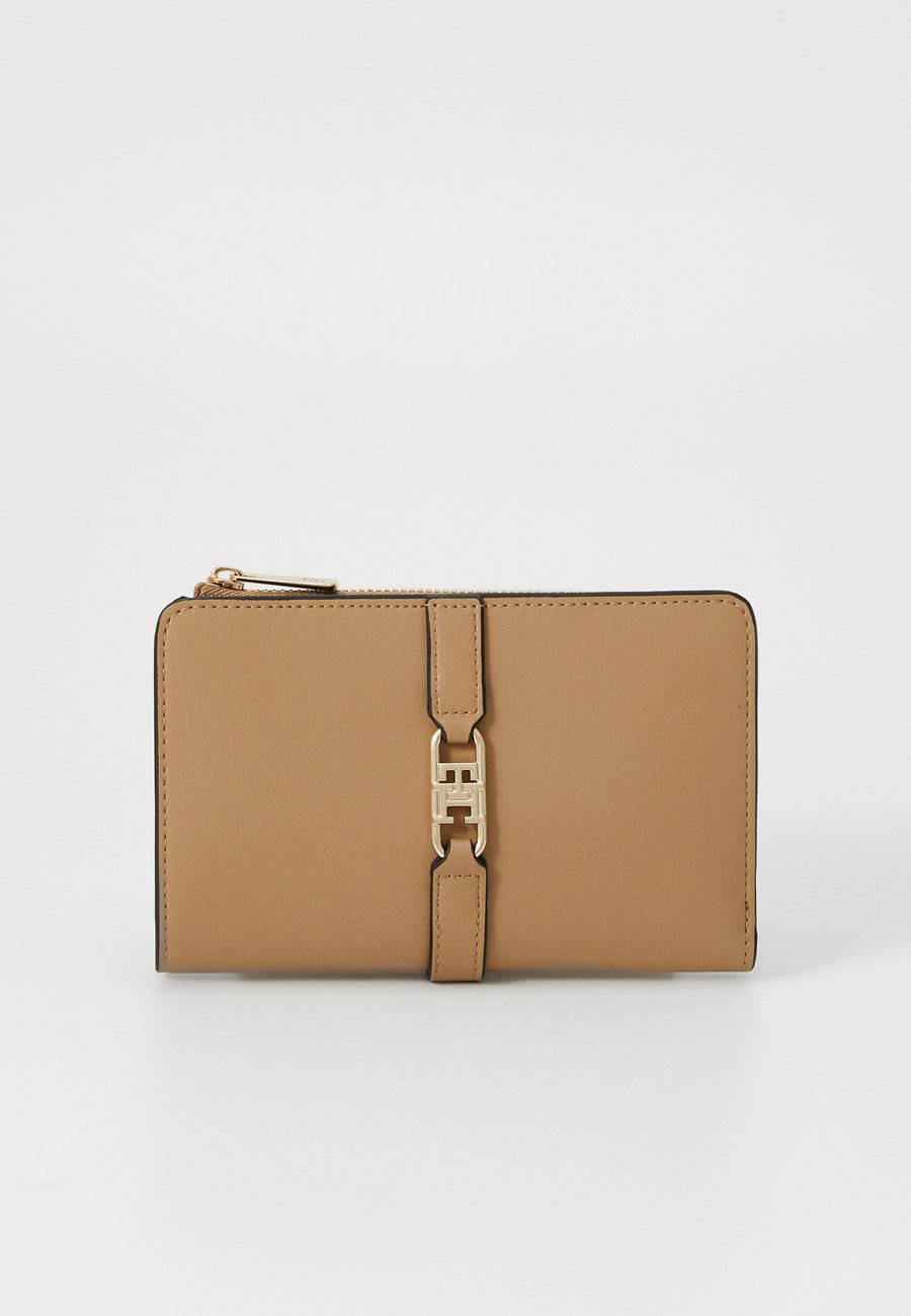 Кошелек Tommy Hilfiger LIBRE BIFOLD, Safari Canvas/Beige
Кошелек Tommy Hilfiger LIBRE BIFOLD, Safari Canvas/Beige