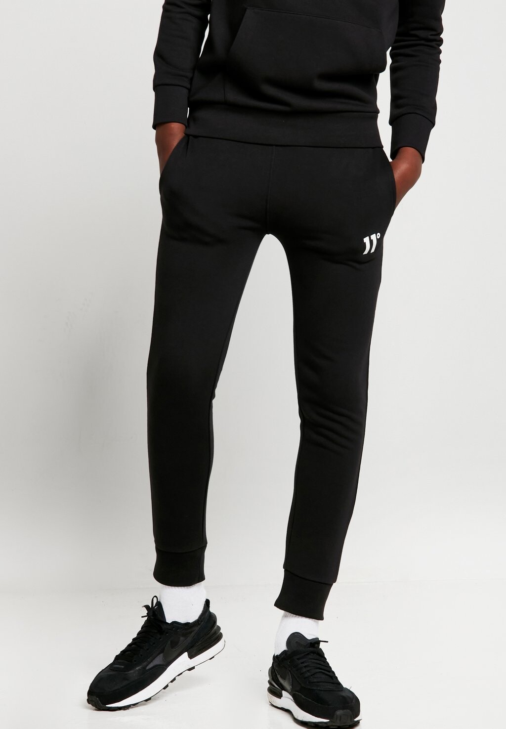 Спортивные брюки 11 DEGREES, черный
Спортивные брюки 11 DEGREES, черный