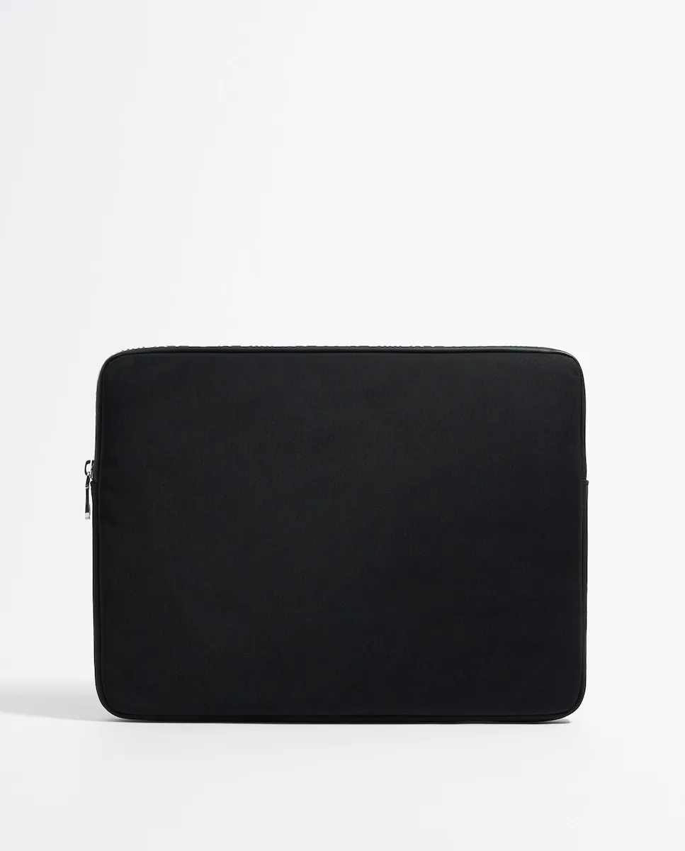 Чехол для ноутбука из нейлона на молнии Bimba Y Lola, черный
Чехол для ноутбука из нейлона на молнии Bimba Y Lola, черный