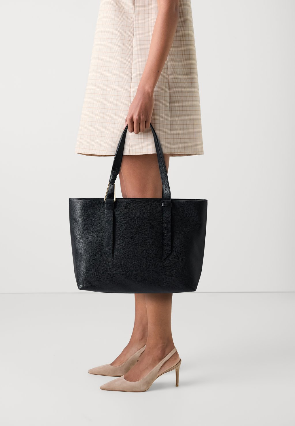 Сумка-тоут MALORY Coccinelle, черный
Сумка-тоут MALORY Coccinelle, черный