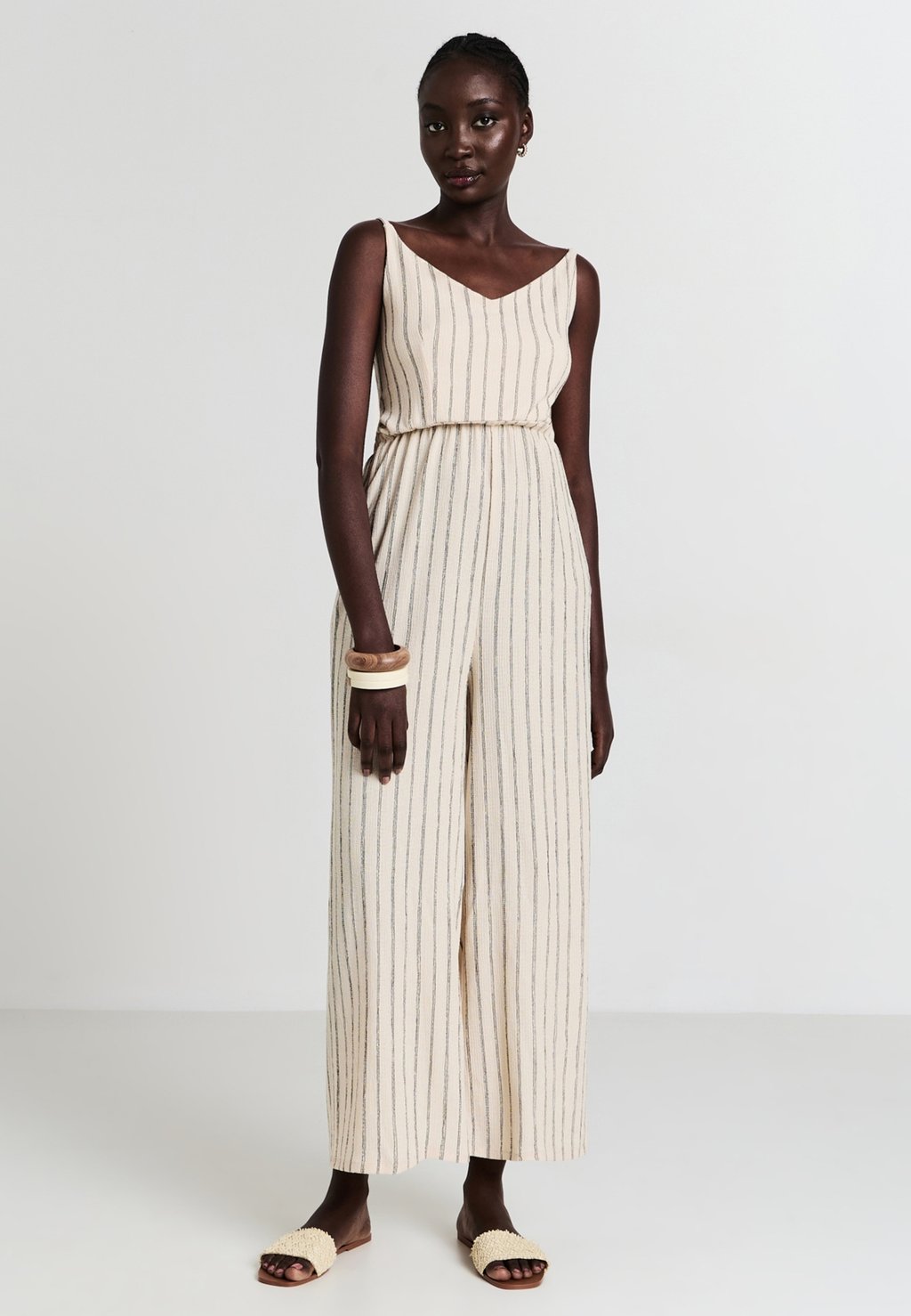 Комбинезон Calliope, песочный
Комбинезон Calliope, песочный