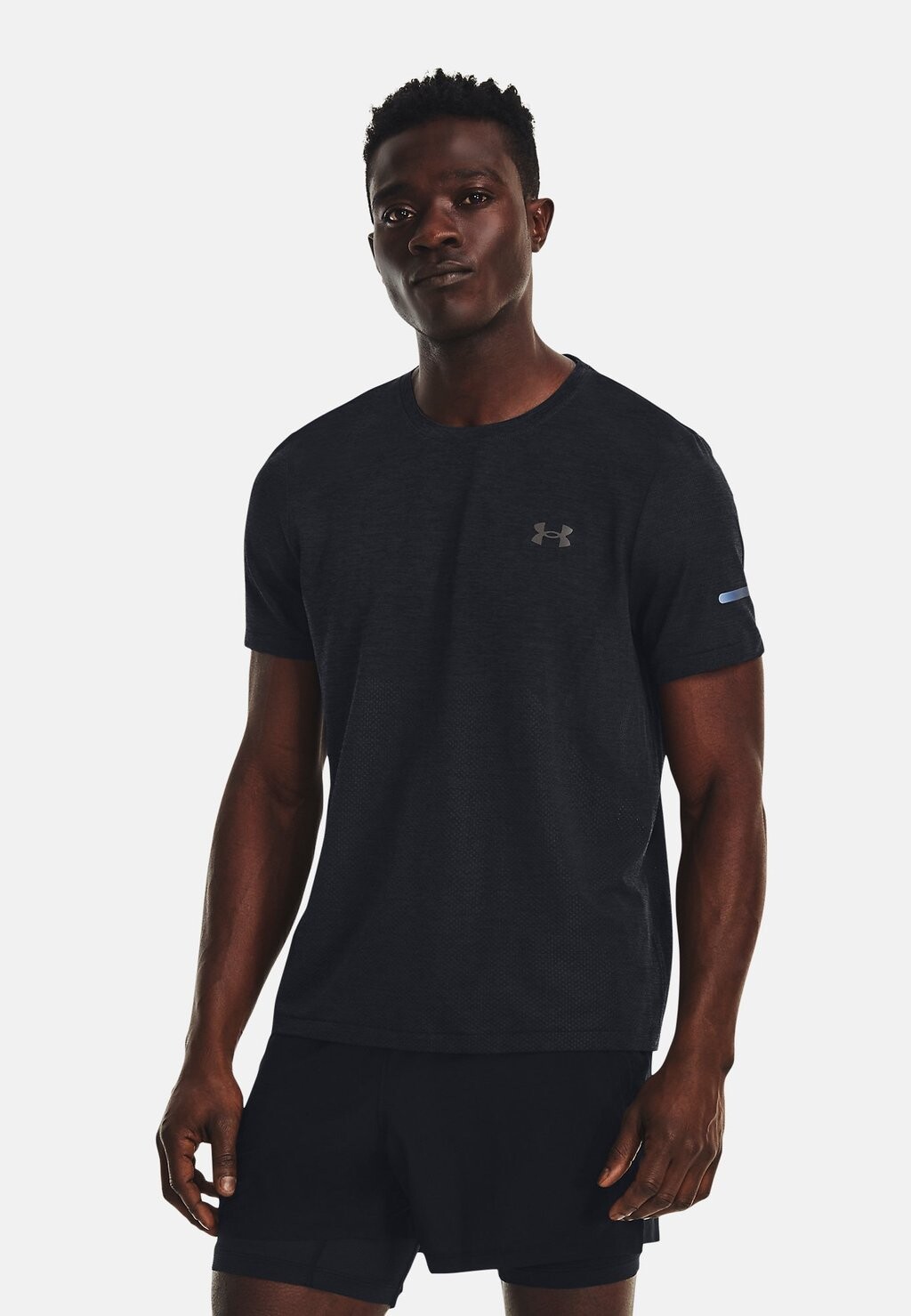 Базовая футболка SEAMLESS STRIDE LAUF Under Armour, черный светоотражающий 
Базовая футболка SEAMLESS STRIDE LAUF Under Armour, черный светоотражающий