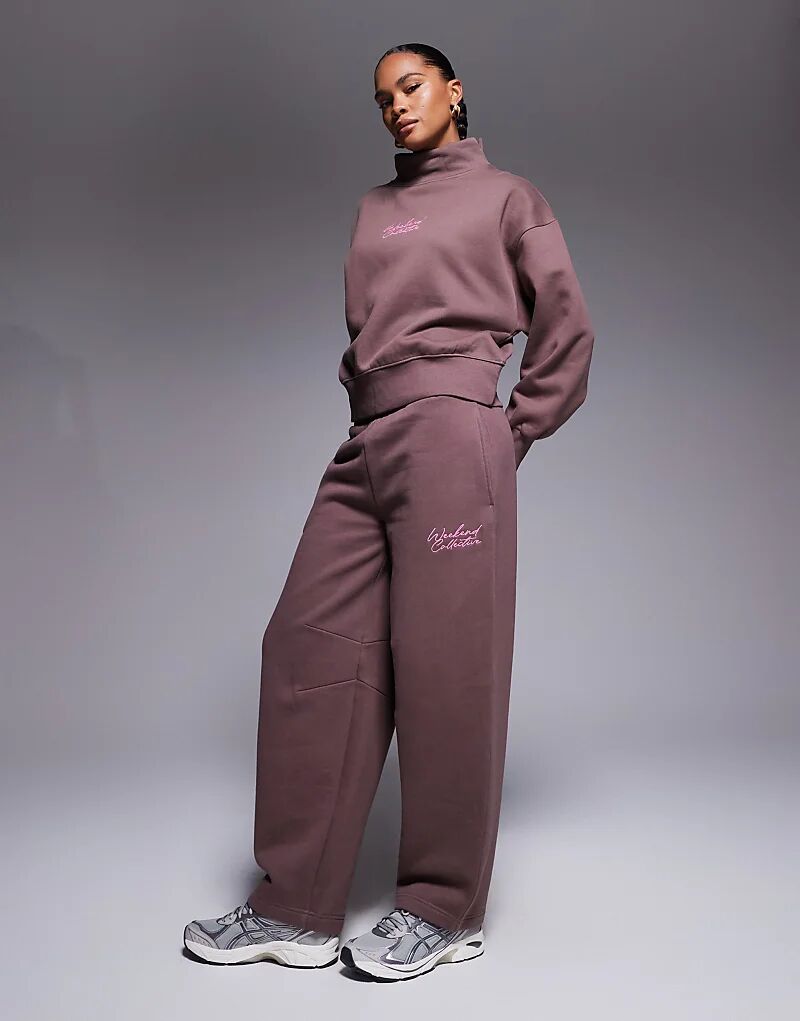 Спортивные брюки Weekend Collective Coord с вышитыми каракулями шоколадного цвета
Спортивные брюки Weekend Collective Coord с вышитыми каракулями шоколадного цвета