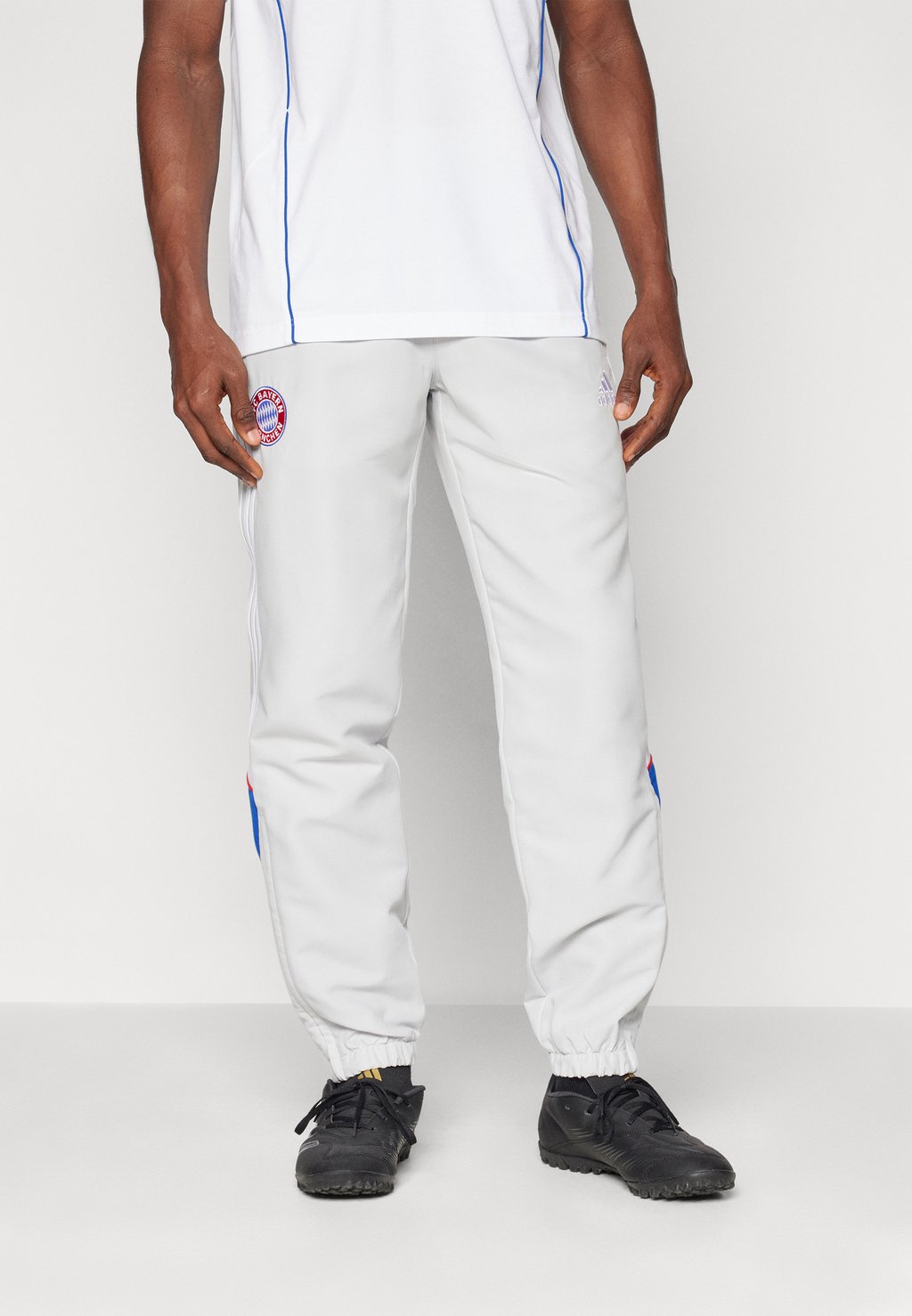 Спортивные штаны FC BAYERN MUENCHEN PANTS - Club wear Adidas Performance, серый 
Спортивные штаны FC BAYERN MUENCHEN PANTS - Club wear Adidas Performance, серый