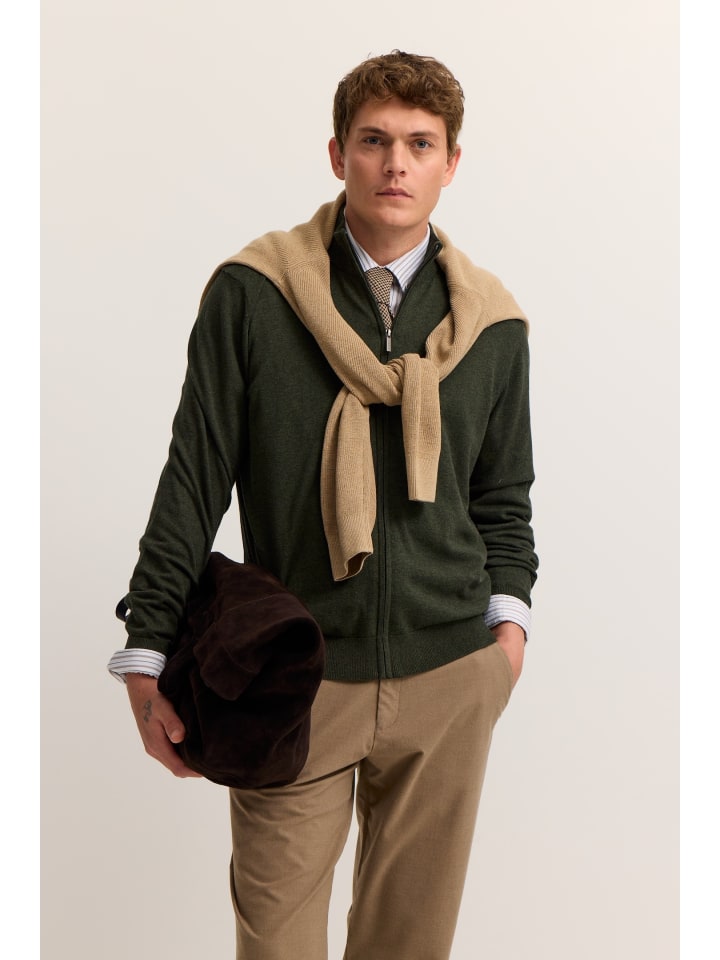 Кардиган цвета 190-оливковый Bugatti
Кардиган цвета 190-оливковый Bugatti