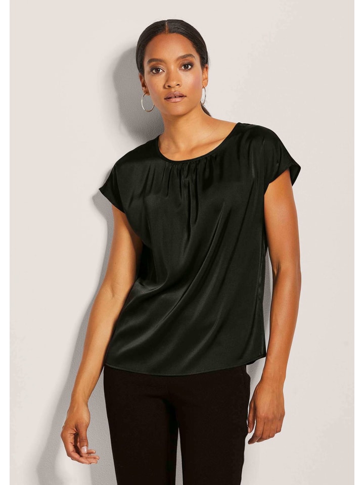 MADELEINE Элегантная атласная блузка А-силуэта черного цвета
MADELEINE Элегантная атласная блузка А-силуэта черного цвета