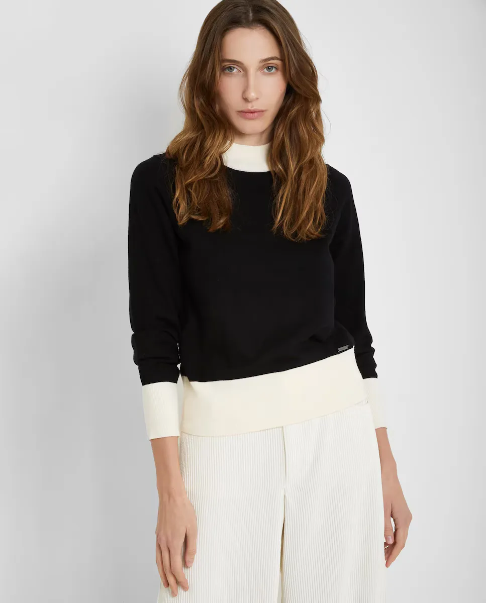 Двухцветный женский свитер с воротником Перкинс Trucco, черный
Двухцветный женский свитер с воротником Перкинс Trucco, черный