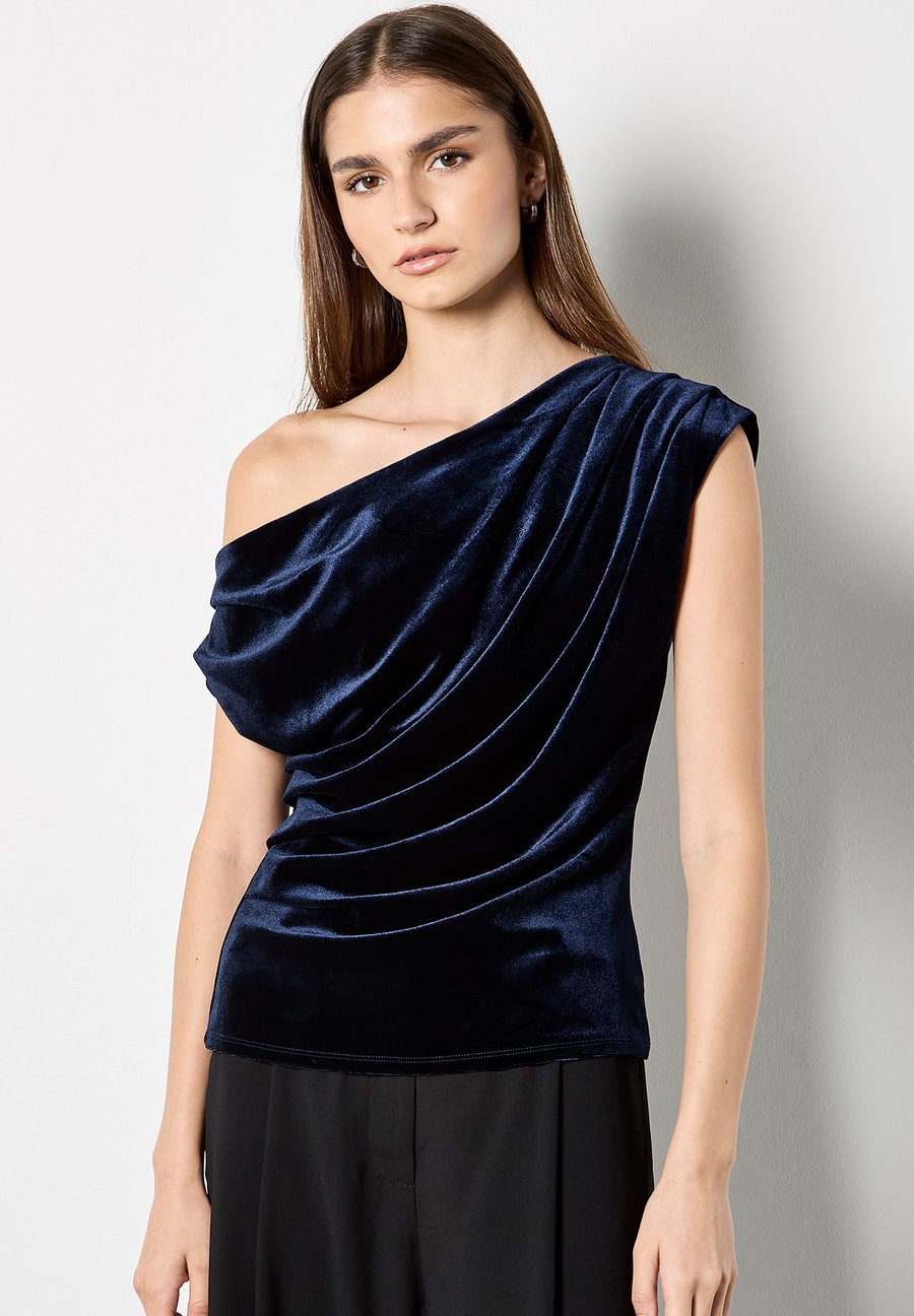 Блуза Apricot DRAPED ONE-SHOULDER ASYMMETRIC , Navy/Dark Blue
Блуза Apricot DRAPED ONE-SHOULDER ASYMMETRIC , Navy/Dark Blue