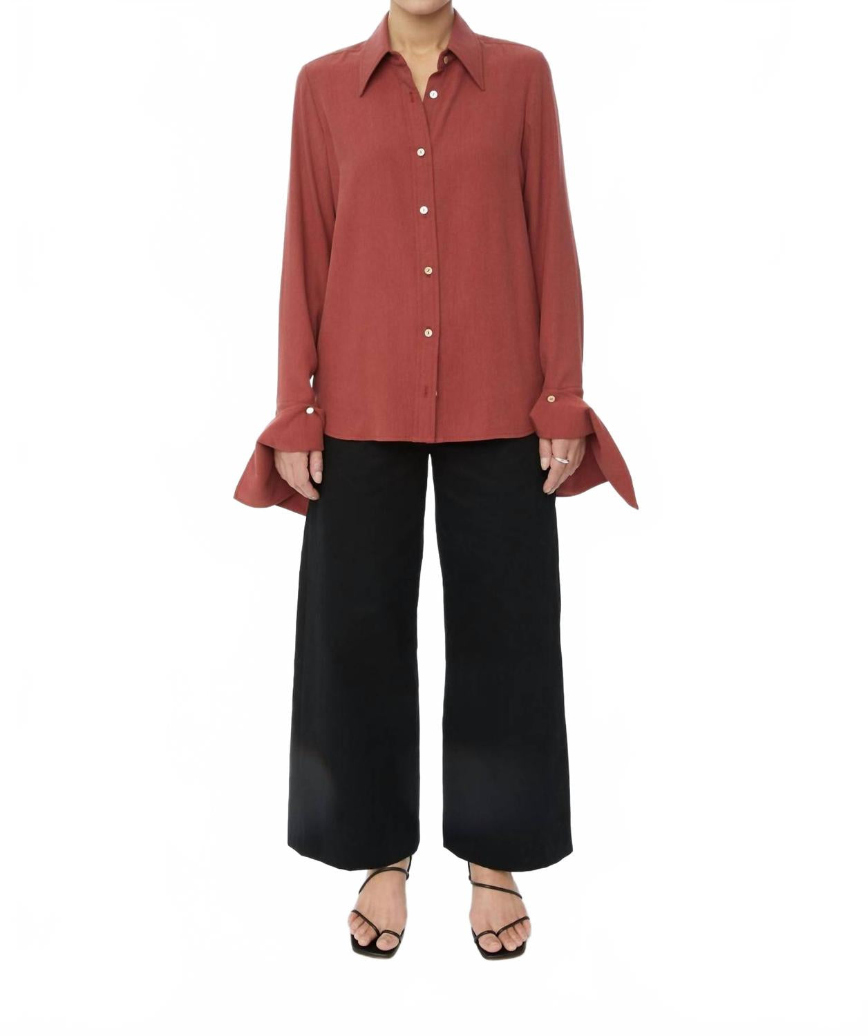 Свободный топ с длинными манжетами в терракотовом цвете Dāl the Label, Terracotta
Свободный топ с длинными манжетами в терракотовом цвете Dāl the Label, Terracotta