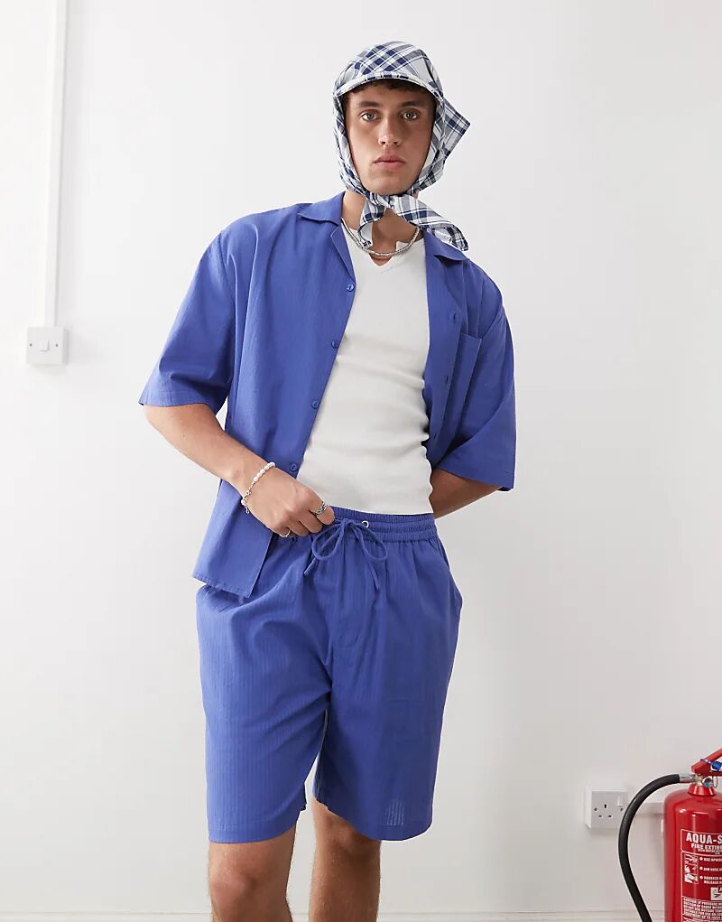 Текстурированные тканые шорты COLLUSION в синюю полоску
Текстурированные тканые шорты COLLUSION в синюю полоску