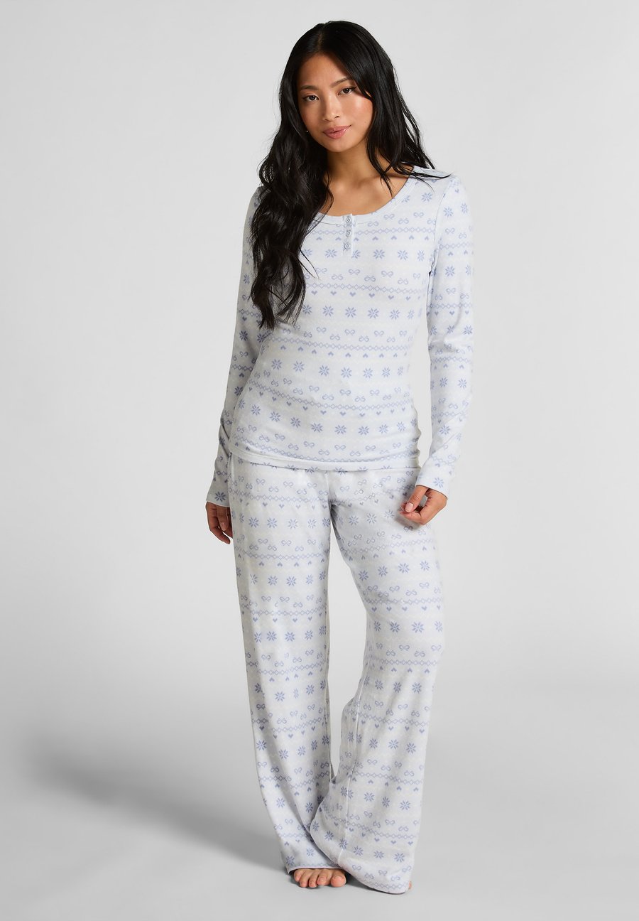 Пижамный комплект Hunkemöller SET FAIRISLE, Blue
Пижамный комплект Hunkemöller SET FAIRISLE, Blue