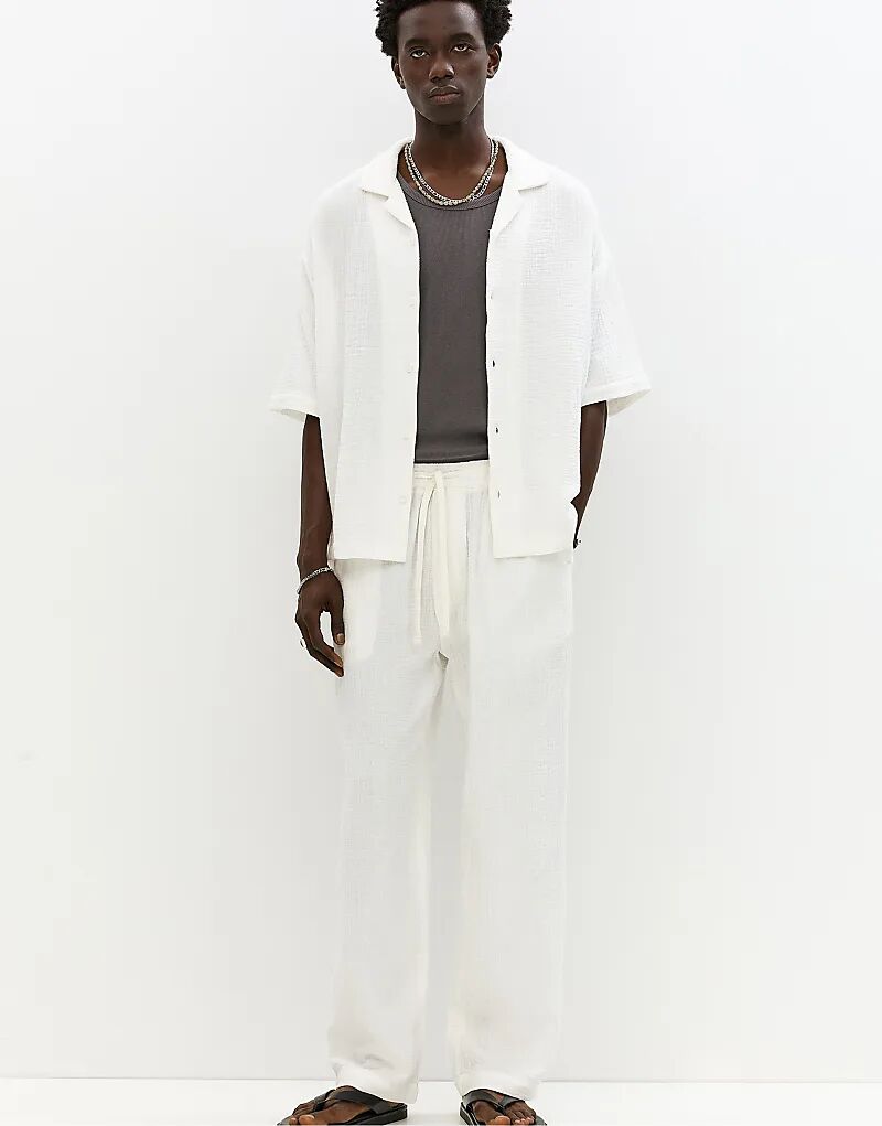 Спортивные брюки Pull&Bear в деревенском стиле бежевого цвета
Спортивные брюки Pull&Bear в деревенском стиле бежевого цвета