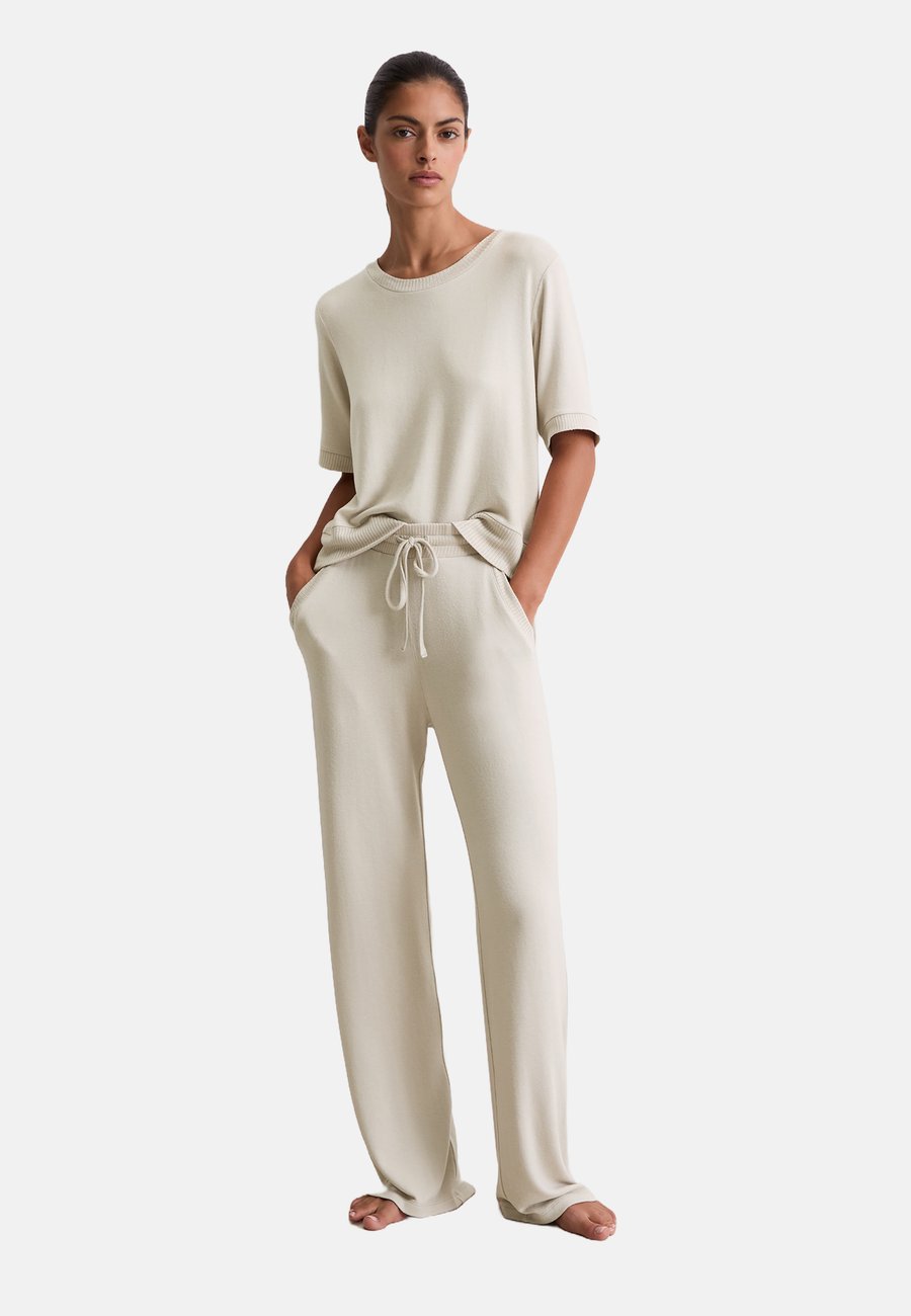 Пижамный топ Marc O'Polo Pyjama top, Chateau Gray/Beige
Пижамный топ Marc O'Polo Pyjama top, Chateau Gray/Beige