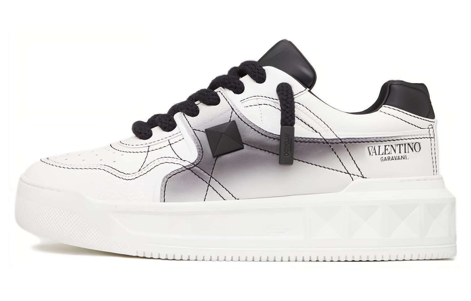 Кожаные кроссовки Garavani One Stud XL Valentino, White/Black
Кожаные кроссовки Garavani One Stud XL Valentino, White/Black