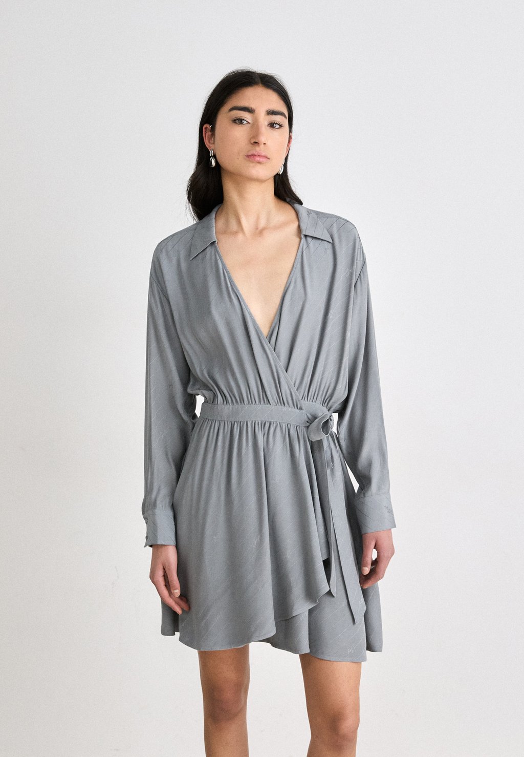 Коктейльное/вечернее платье DLANE BOSS, серый
Коктейльное/вечернее платье DLANE BOSS, серый