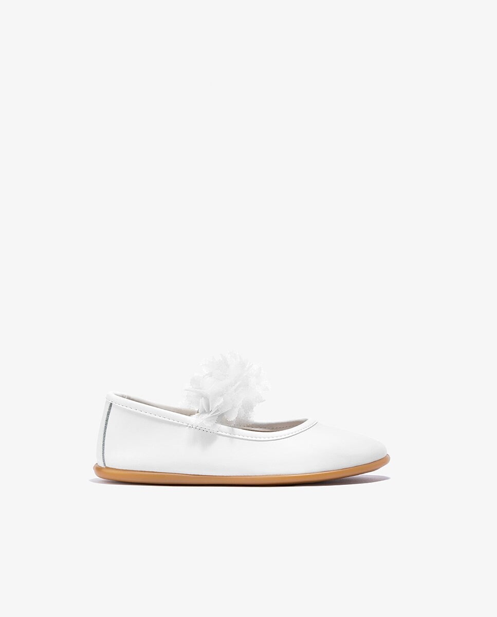 Балетки для девочки белого цвета с помпезной деталью на подъеме Conguitos, белый 
Балетки для девочки белого цвета с помпезной деталью на подъеме Conguitos, белый