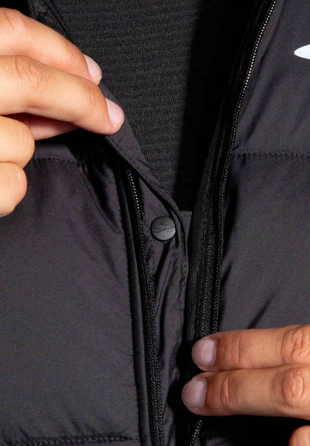 Жилет SHIELD HYBRID 3.0 Brooks, черный 
Жилет SHIELD HYBRID 3.0 Brooks, черный