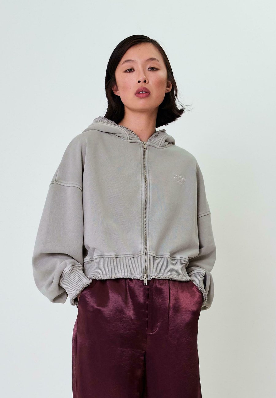 Толстовка OH APRIL ROSINA ZIPPER , Light Grey Acid/Light Grey
Толстовка OH APRIL ROSINA ZIPPER , Light Grey Acid/Light Grey
