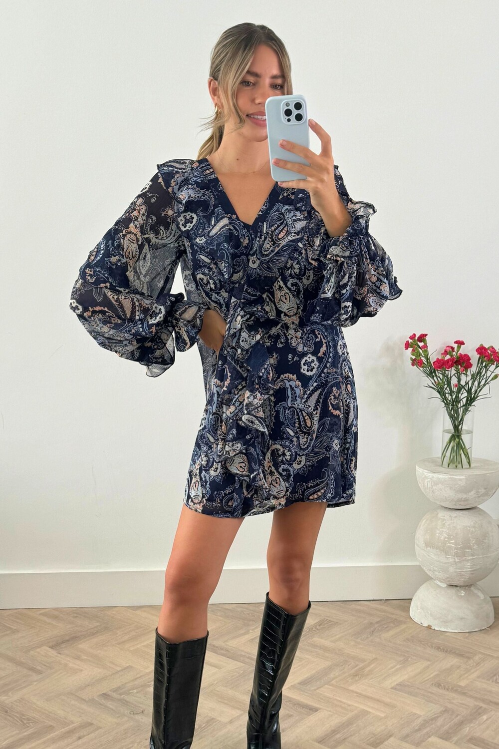 Платье футляр Evita с оборками и принтом пейсли в стиле бохо Style Cheat, синий
Платье футляр Evita с оборками и принтом пейсли в стиле бохо Style Cheat, синий