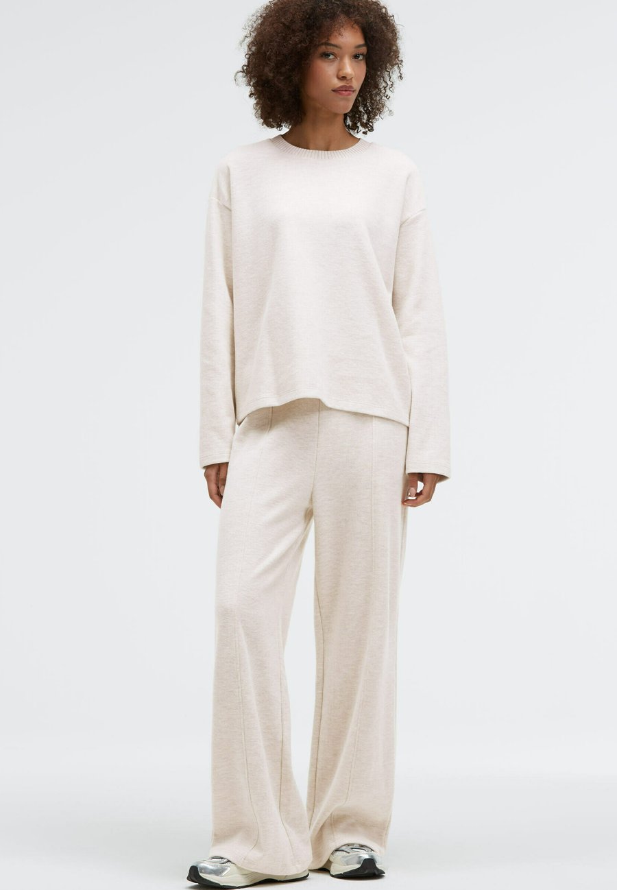 Брюки SENSES.THE LABEL WIDE POLA:RIS AUS , Buttercream Melange/White
Брюки SENSES.THE LABEL WIDE POLA:RIS AUS , Buttercream Melange/White