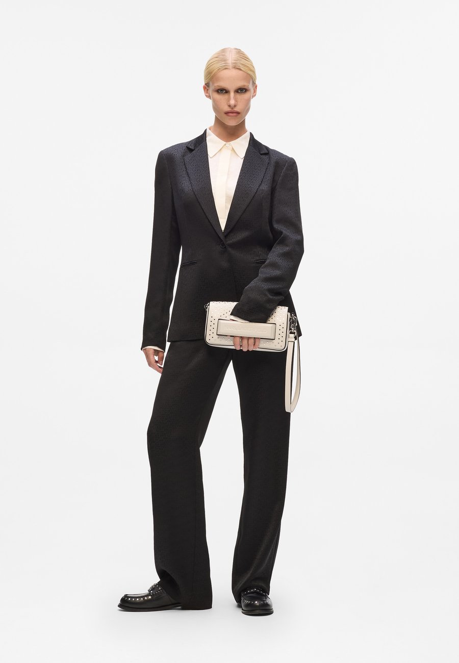 Сумка KARL LAGERFELD IKON SOFT STUDS, Cement Embellishment/Off-White
Сумка KARL LAGERFELD IKON SOFT STUDS, Cement Embellishment/Off-White