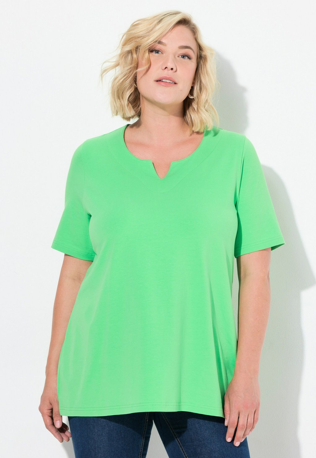 Базовая футболка AUSSCHNITT HALBARM Ulla Popken, мята
Базовая футболка AUSSCHNITT HALBARM Ulla Popken, мята