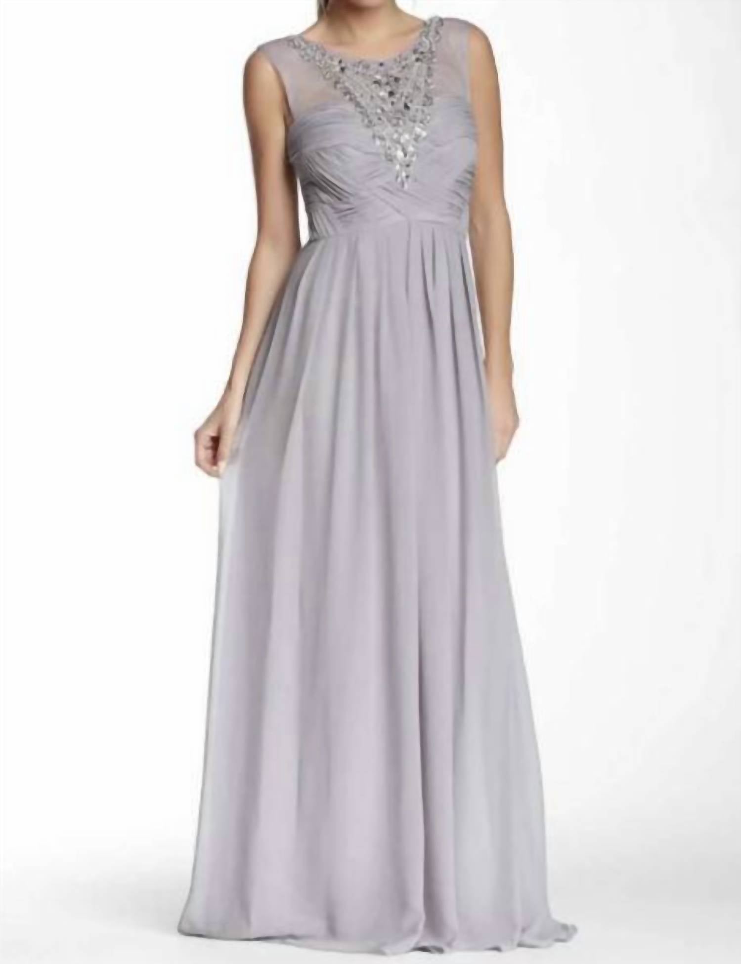 Вечернее платье силуэта А-силуэта с декорированным вырезом в серебристом цвете Decode 1.8
Вечернее платье силуэта А-силуэта с декорированным вырезом в серебристом цвете Decode 1.8