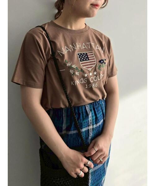 Футболка с вышивкой SM2, коричневый
Футболка с вышивкой SM2, коричневый