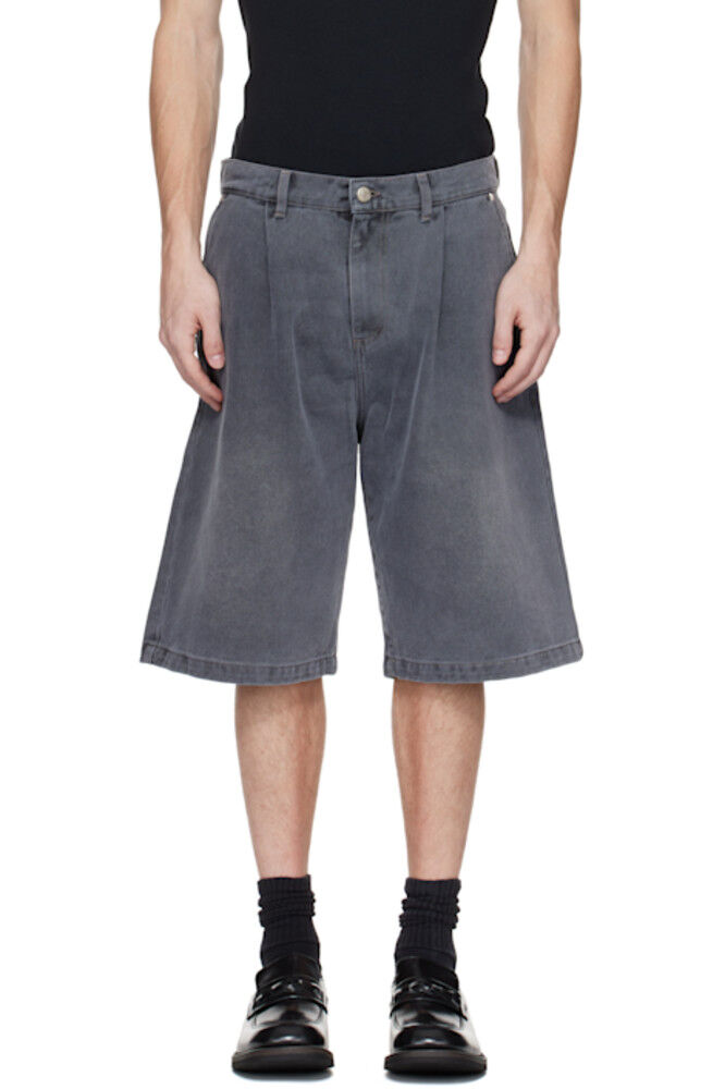 Серые джинсовые шорты со звездами и заклепками mfpen 
Серые джинсовые шорты со звездами и заклепками mfpen