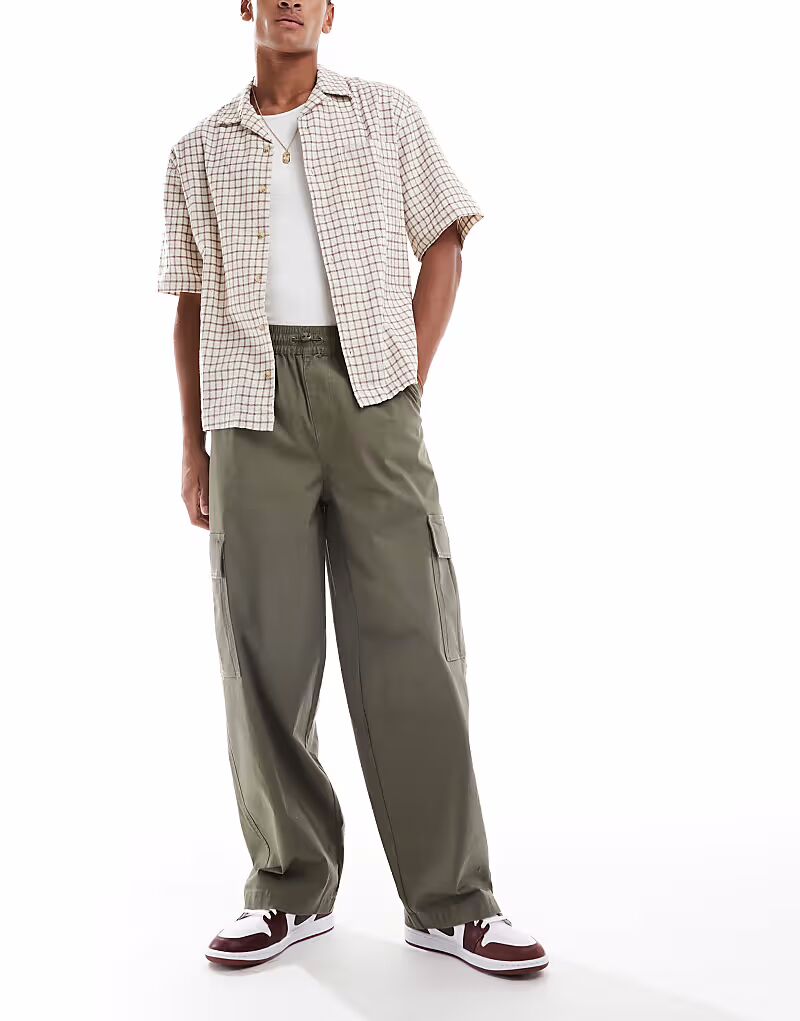 Брюки-карго свободного кроя цвета хаки Asos Design
Брюки-карго свободного кроя цвета хаки Asos Design